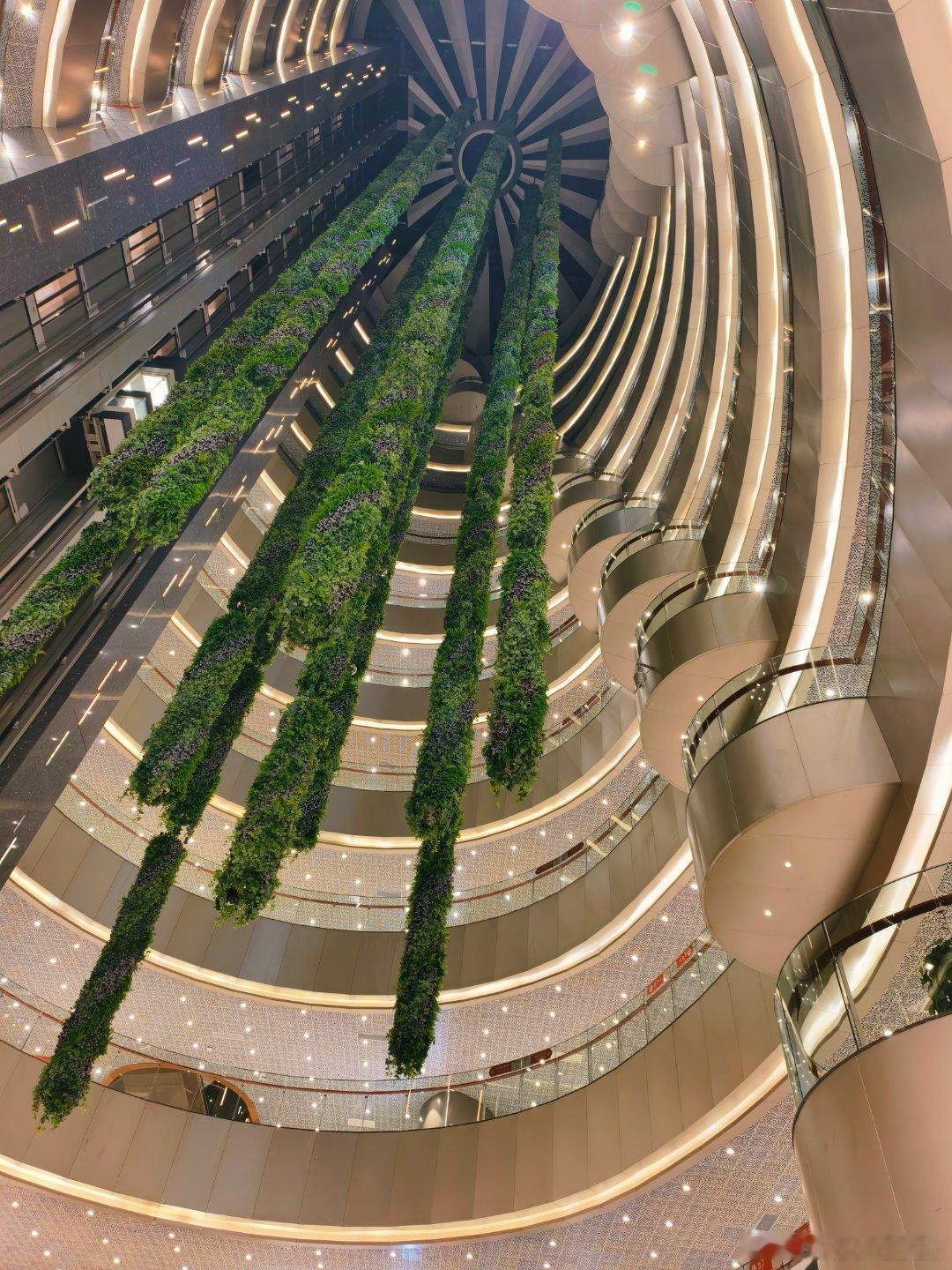 中山商业城建观察录 体量超级无比大的利和灯博中心，但凡你亲自到现场多刷两次（在里