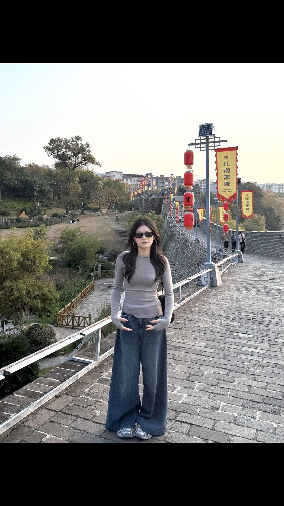 人总是因为片刻的幸福而原谅所有痛苦