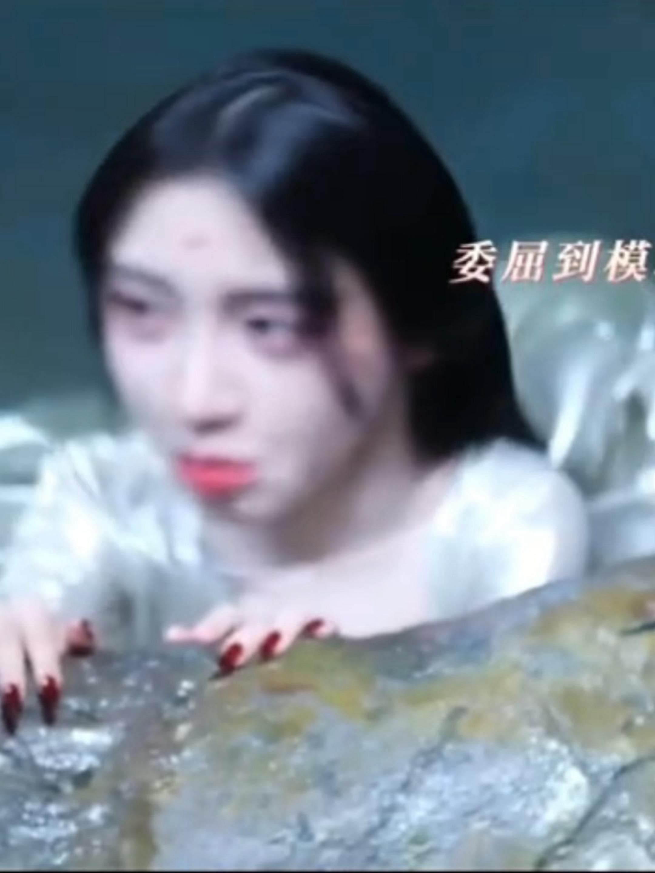 猪塑伟大！鞠婧祎露芜衣