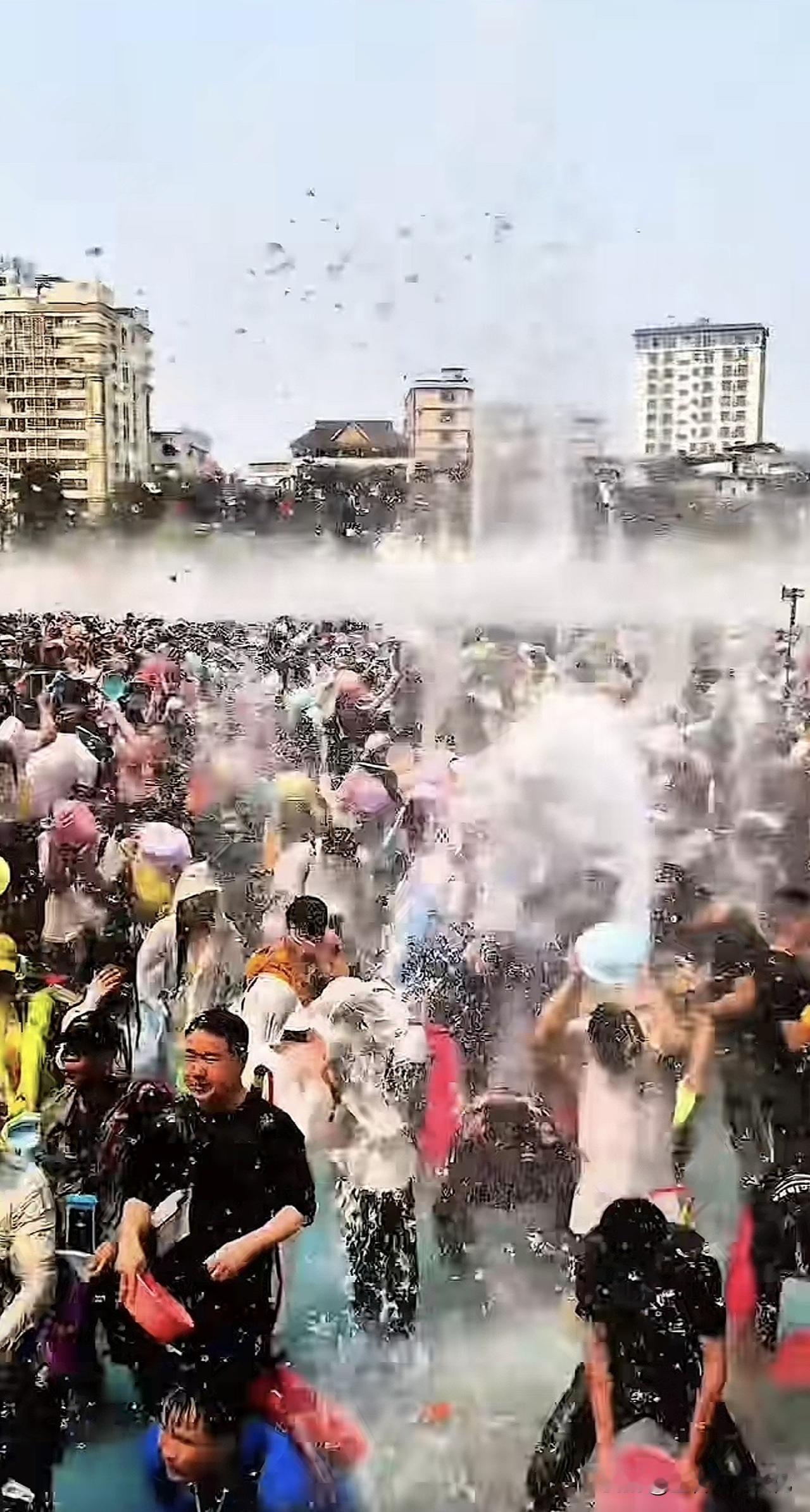 晒图笔记大赛参加泼水节就是放飞自我的快乐。玩不起的还是在家看看吧。