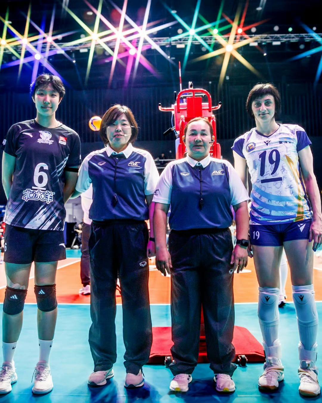 亚冠北京女排2比3哈萨克斯坦泽塔苏，才发现小董是北京队队长，泽塔苏的队长是俄罗斯