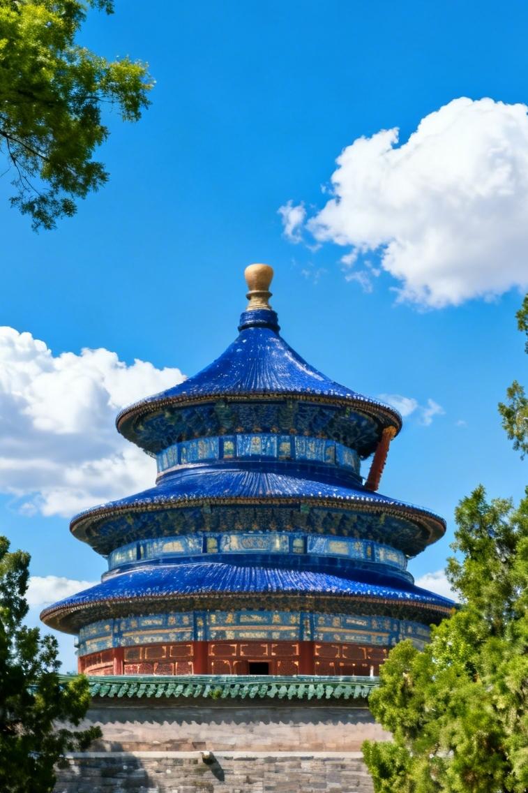 天坛是中国古代“天人合一”思想的极致表达，它以建筑为笔，将宇宙秩序刻进一砖一瓦。