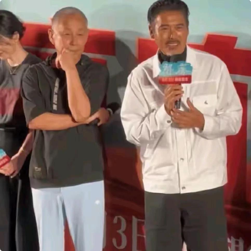 同样是69岁的老大爷，陈道明和周润发却拥有不一样的魅力。可以肯定的是，他们俩都是