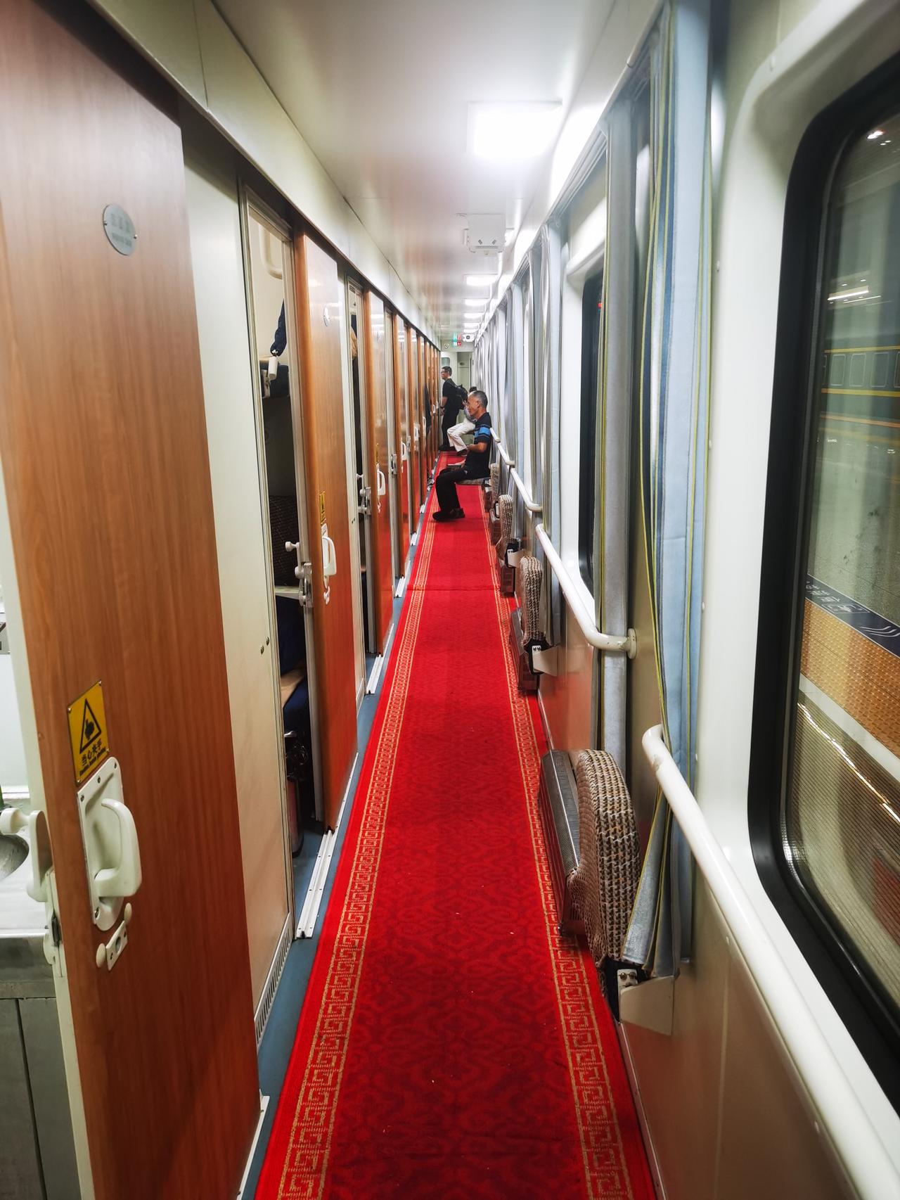 为何绿皮车票比高铁车票更紧俏？

在高铁备受青睐的当下，人们出行往往会选择乘坐高