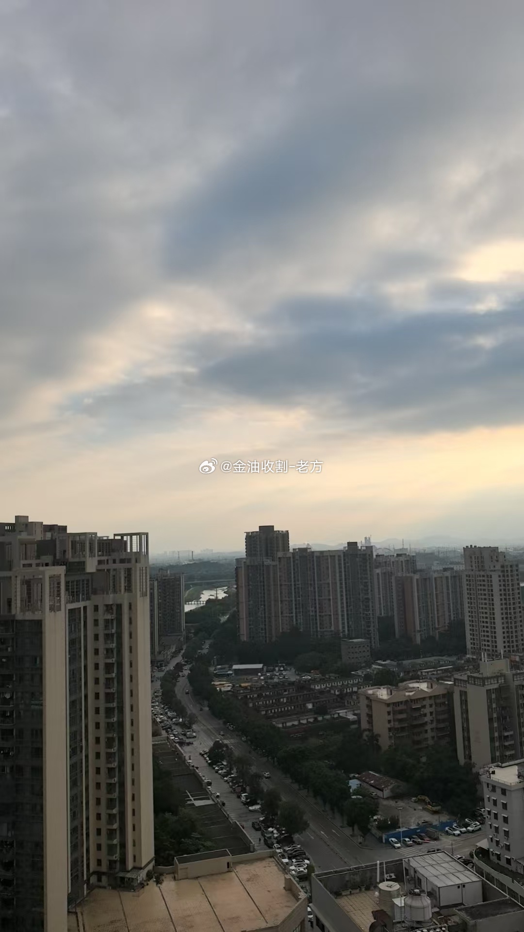 别人是睡到太阳晒屁股，我是睡到太阳快下山[允悲]，不过有一说一，很多年没这么睡过