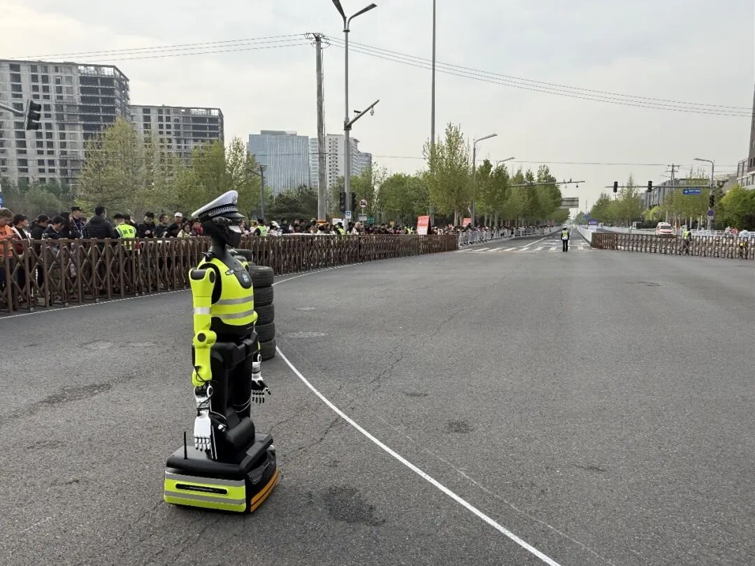 警号JQR001，正式上岗！