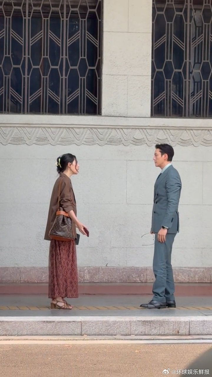 陈伟霆钟楚曦吵架路透偶遇陈伟霆钟楚曦吵架路透 网友偶遇陈伟霆钟楚曦吵架路透，在广