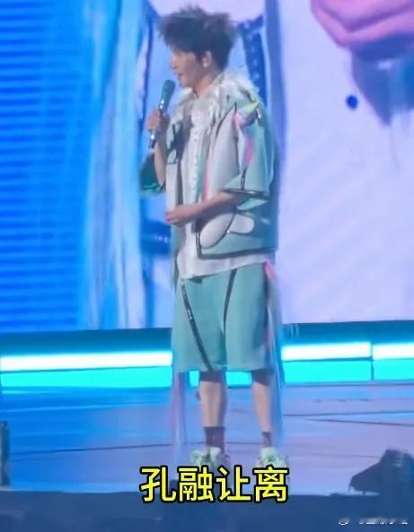 看大张伟的演唱会，绝对值回票价！一半是小品，一半是唱歌！ ​​​
