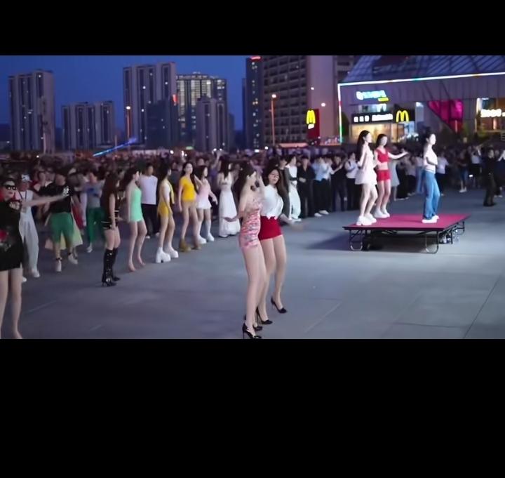 事实证明广场舞本身没有问题，有问题的是跳广场舞的人！
         这个社会