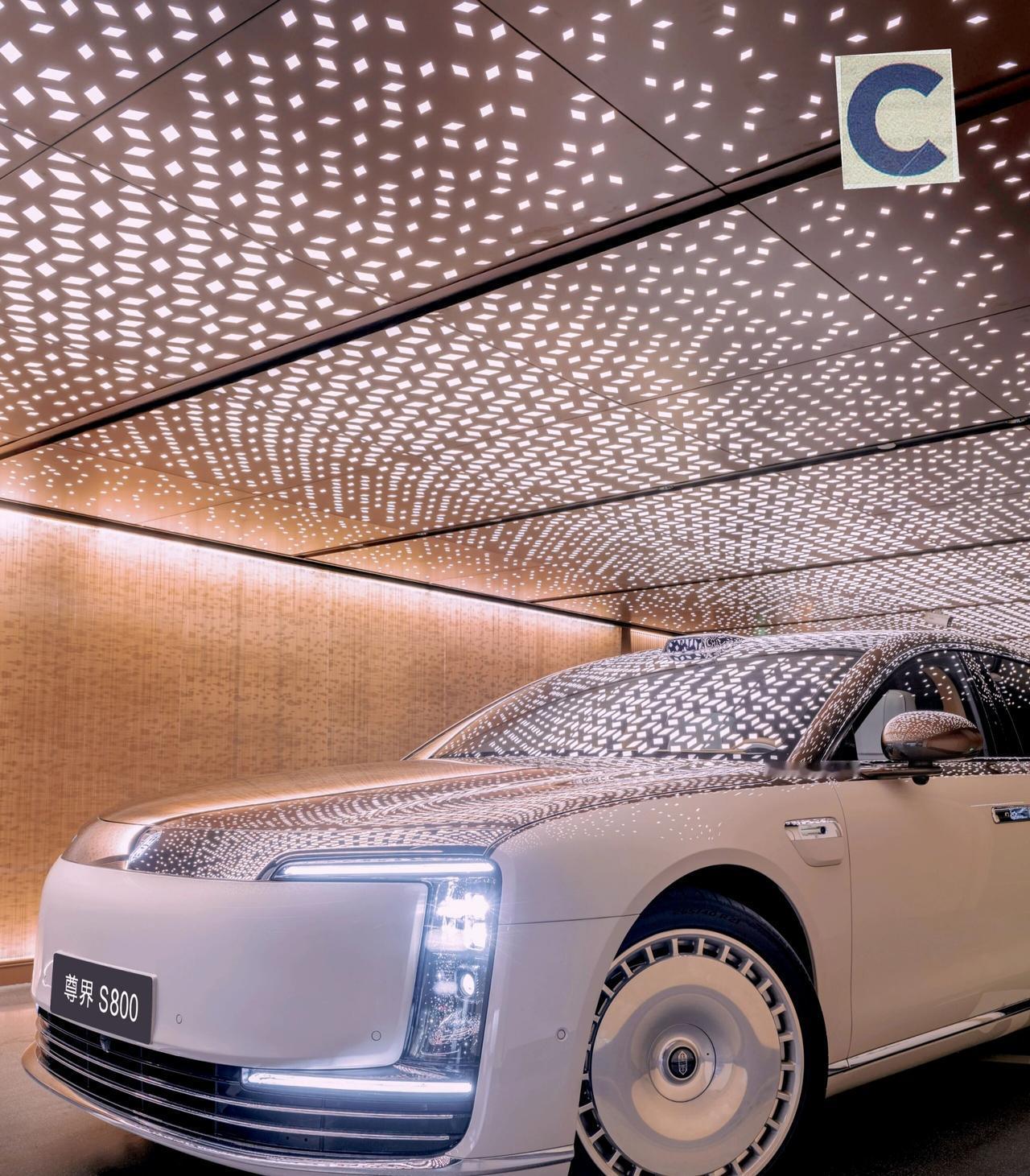 我把璀璨的夜上海，装进了尊界S800旷野棕金！不愧是时代旗舰、尊而不凡
无论是停