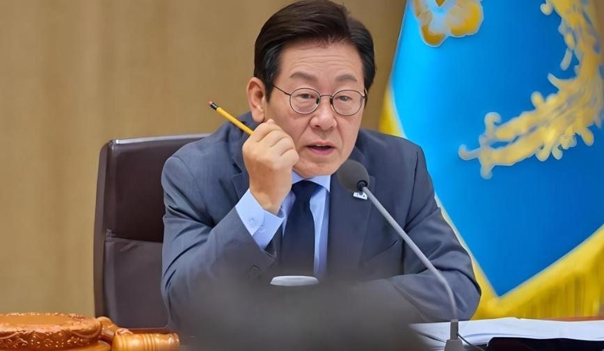 五年目标一年就破了八千点！李在明受访，韩国真的重回正轨了？

外媒记者一行人，到