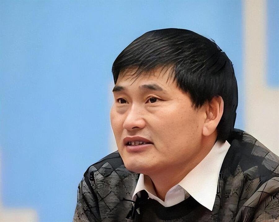 被网传10万元3首歌后，大衣哥商演报价曝光了，本人回应不涨价 
