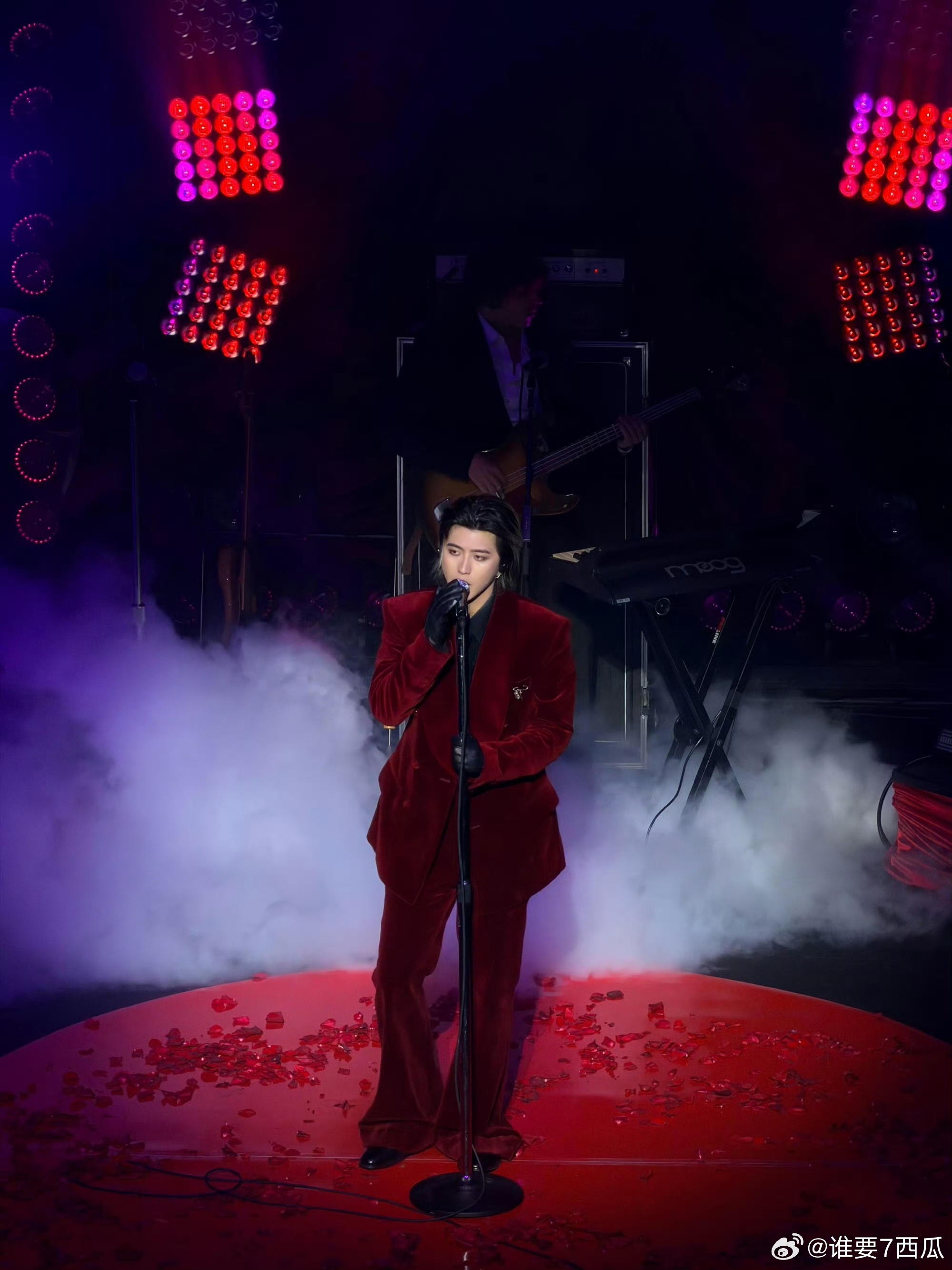 蔡徐坤2026kun全球巡回演唱会蔡徐坤全球巡演首站氛围拉满，沉浸式剧院舞台设计