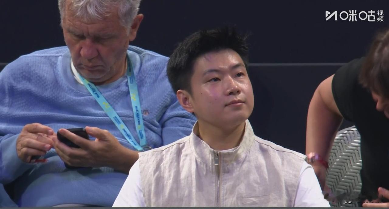 吴宜泽现身伦敦时装秀，紧接着赵公子就出现在比利简金杯赛的现场。两位世锦赛冠军以最