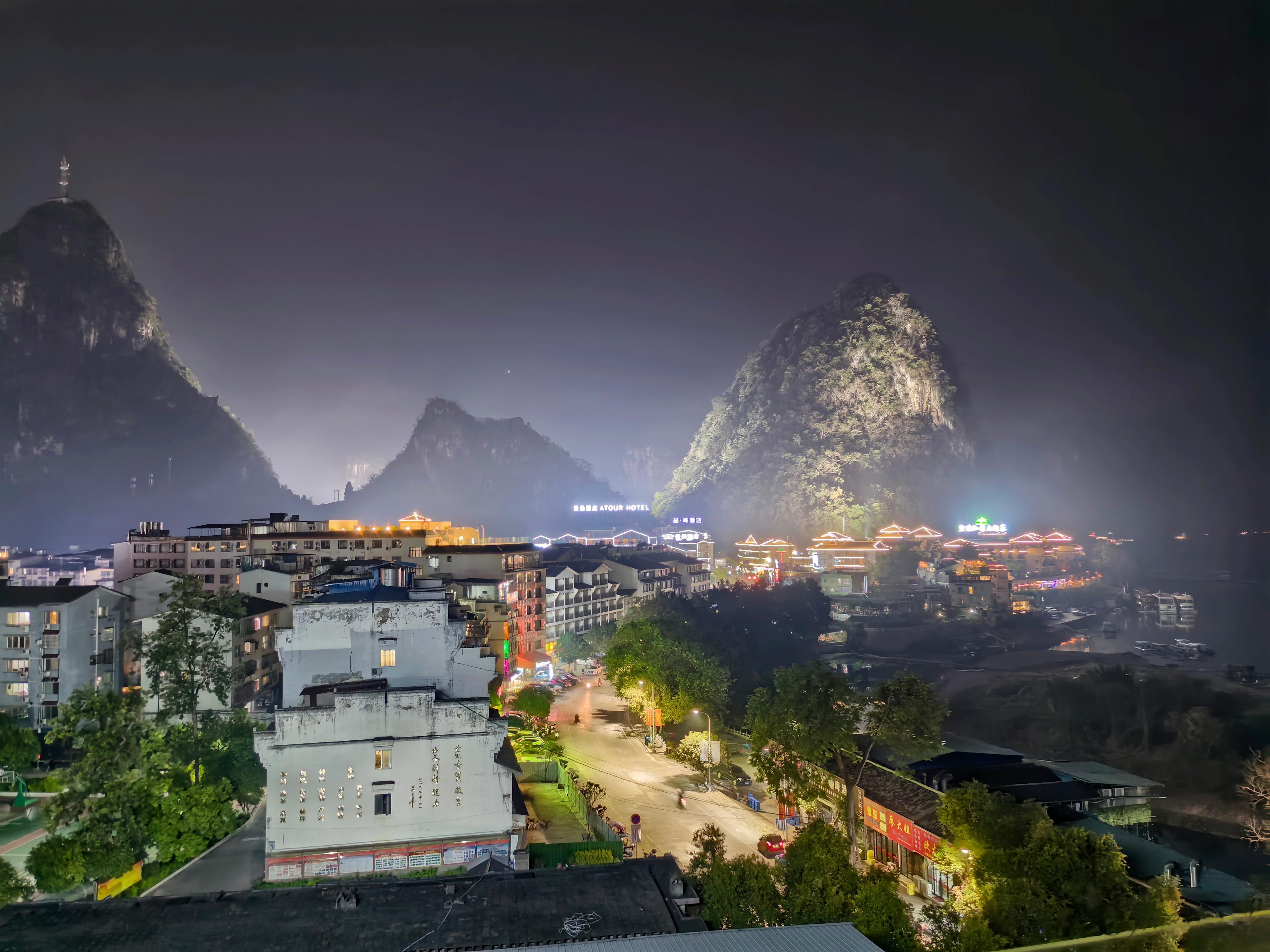测试一下华为mate60pro的夜景模式，你们觉得效果如何？  ​​​