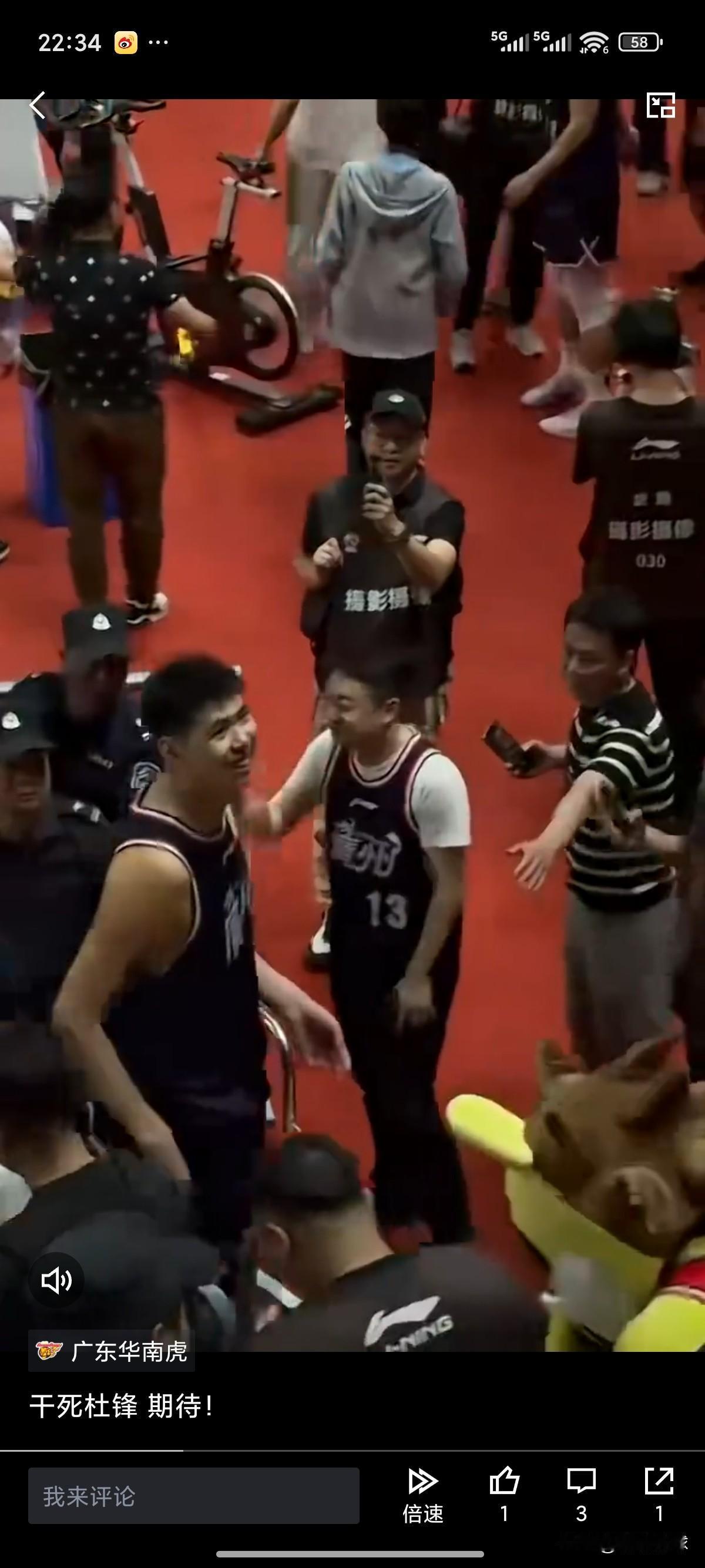 让人没想到，广州龙狮杀入季后赛，球迷高呼徐昕要干X杜锋？

这个场面太搞笑了，因