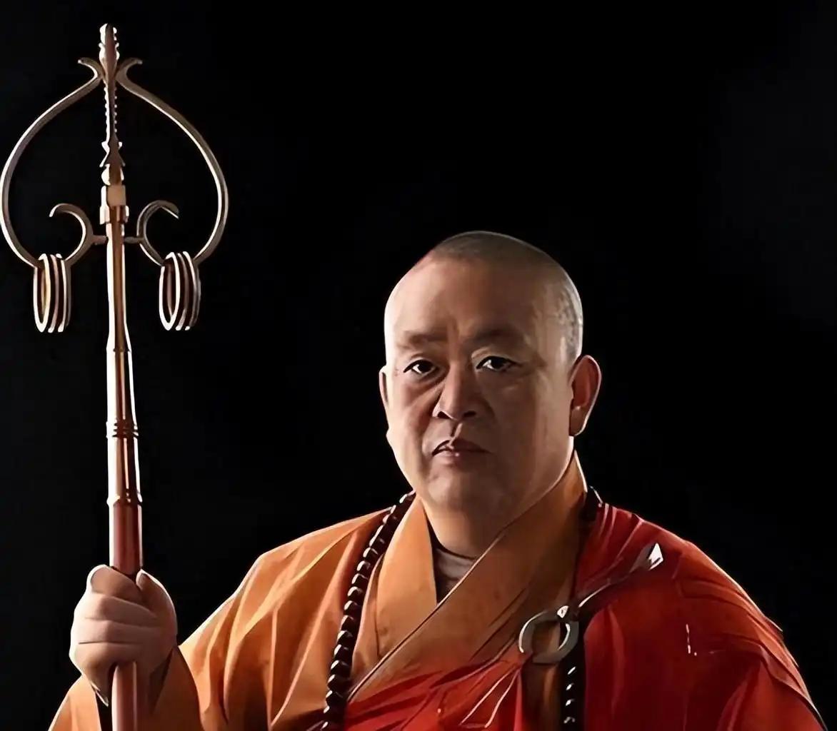 发现一个细节
这次宣判用的是本名刘应成
上一次公诉时却还保留了
释永信称谓
 