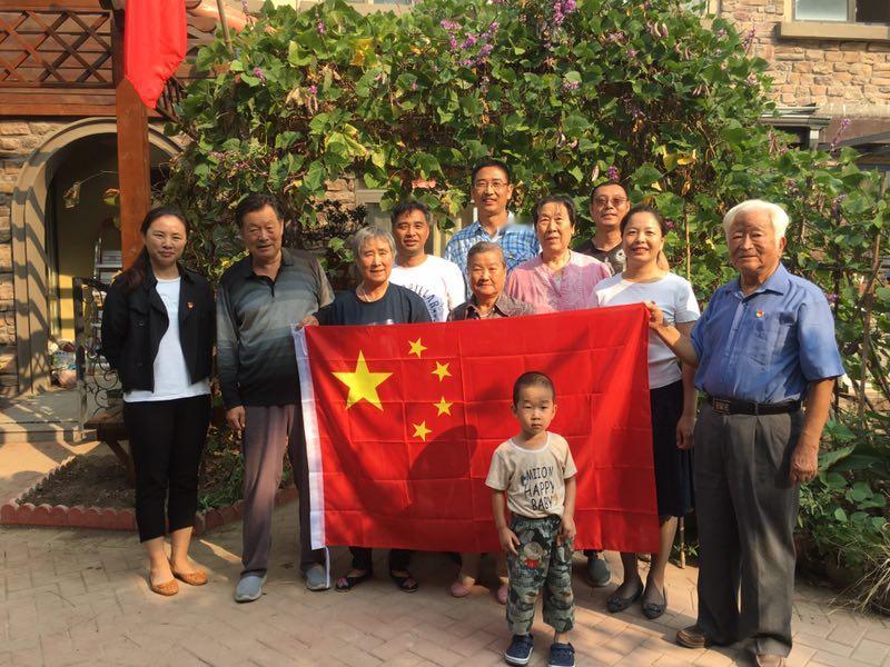 七言诗～花已残

天宽地阔朗朗天，
月有圆缺照人寰。
天本无情人易老，
无可奈何