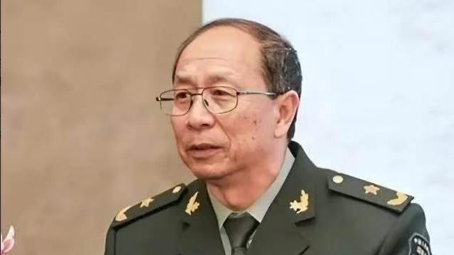 一次，金一南曾被问：“为什么英国宁愿归还富得流油的香港，却以损失6艘军舰、10多