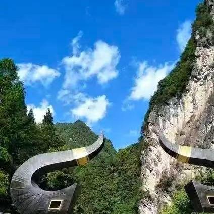今天，我们迎来了秋天的最后一个节气～霜降。
霜降是二十四节气的第18个节气，也是