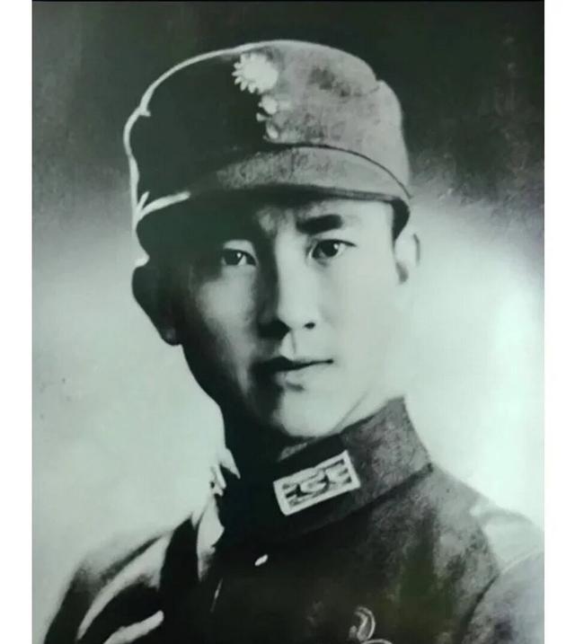 1934年，大特务王天木和手下在北平逛妓院时，打死了一个醉汉后装入箱子。案发后，