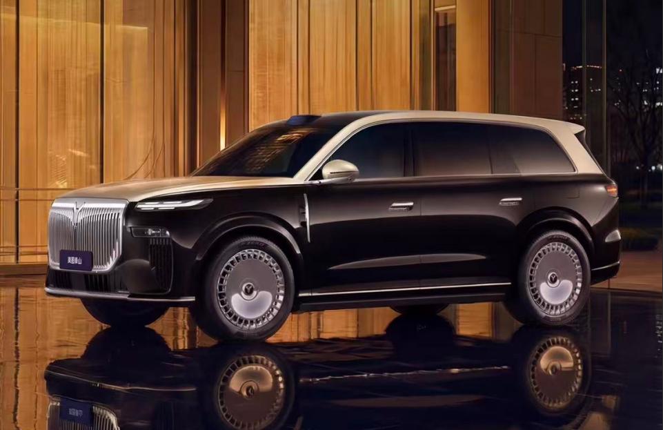 【首批896线激光雷达车型到店】
近日，岚图汽车官宣，首款量产896线激光雷达旗