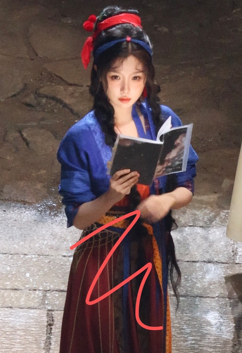 这套衣服晚上看真的很不一样！虞书欣萌萌的何盼