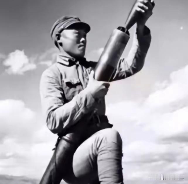 10秒三发炮弹！普通农民炮手，一战封神全歼四十名日寇
 
1945年，在山上休息
