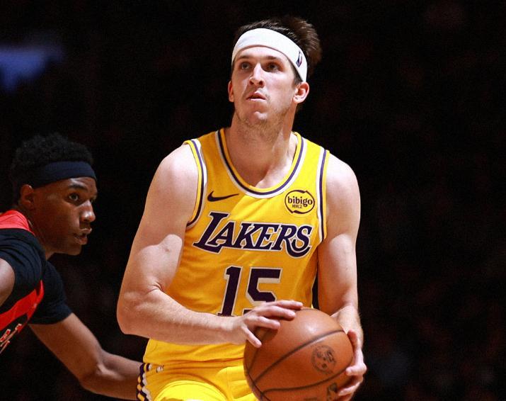 里夫斯是不是有点像《天龙八部》里面的慕容复，别人会什么，他就学什么，而且学的还像