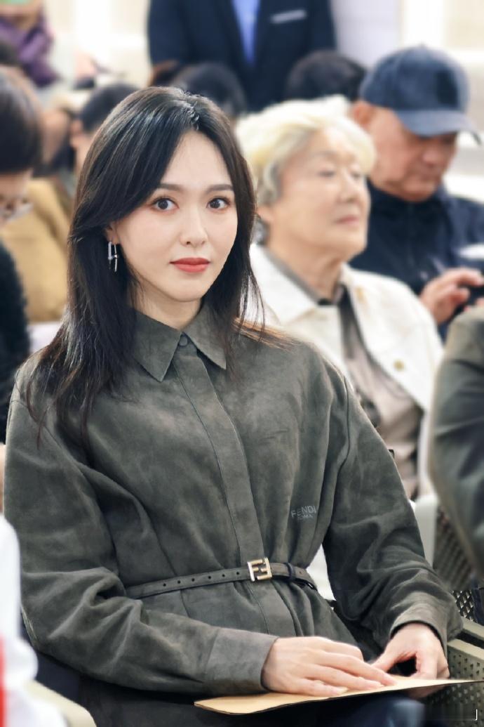 爱老敬老，今日重阳节，唐嫣所在的 “永恒光影”上影演员剧团2025重阳敬老活动在