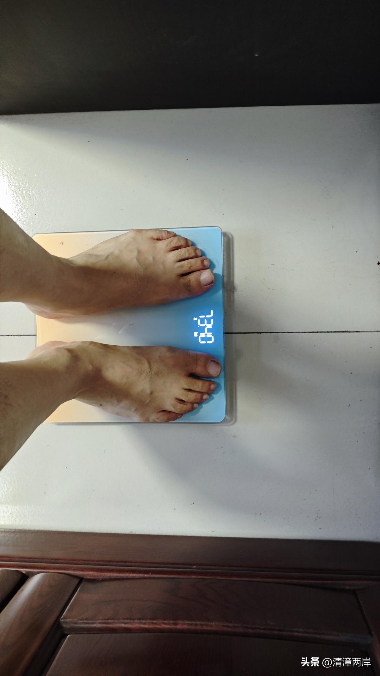 今天一称重，连我都吓了一跳。多少年都没见过73这个数字了。看来今年夏天的减肥成效