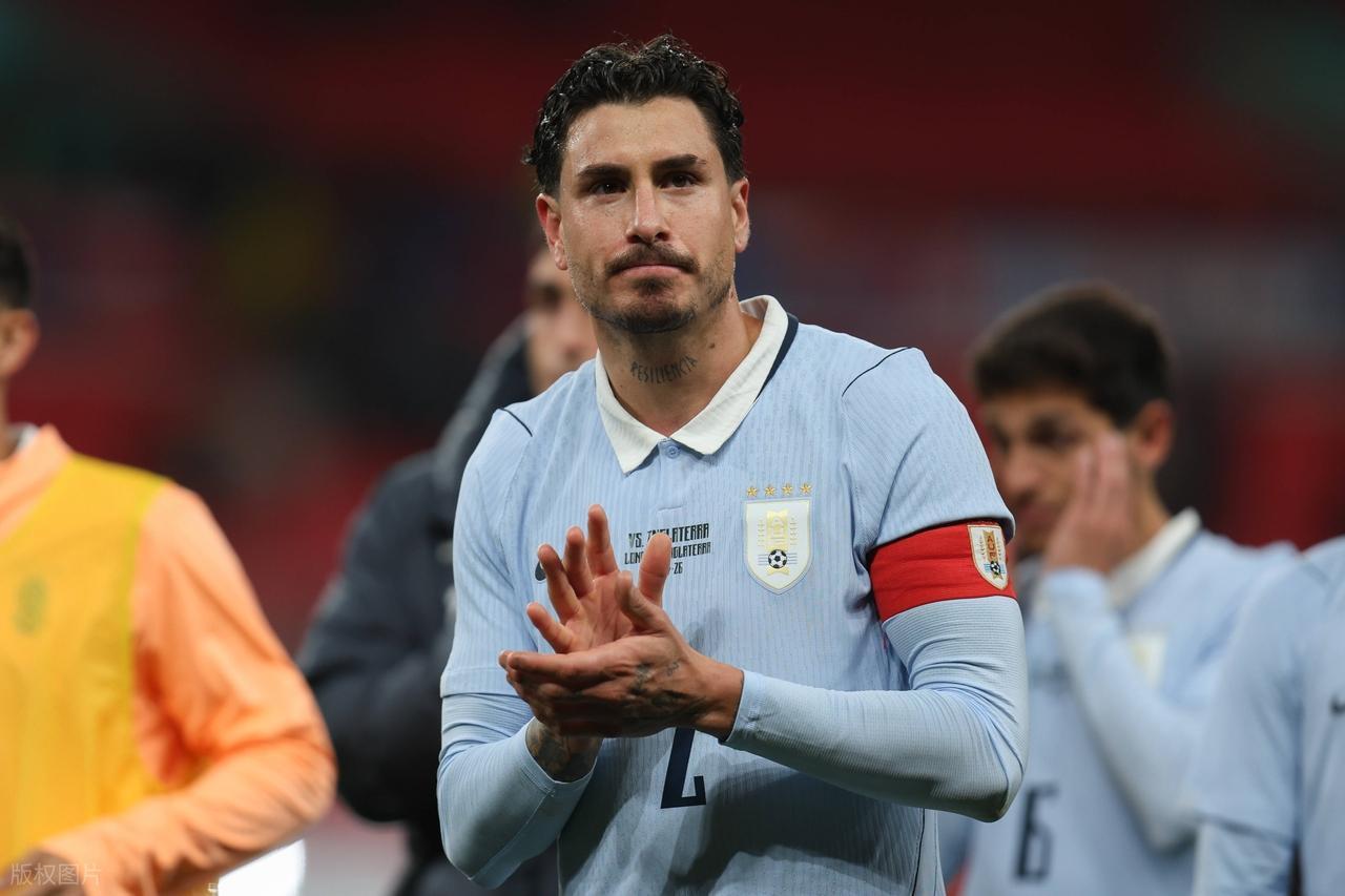 [恐惧]乌拉圭队的队旗真硬核！大开眼界，战书都不如它，让人瑟瑟发抖。

2026