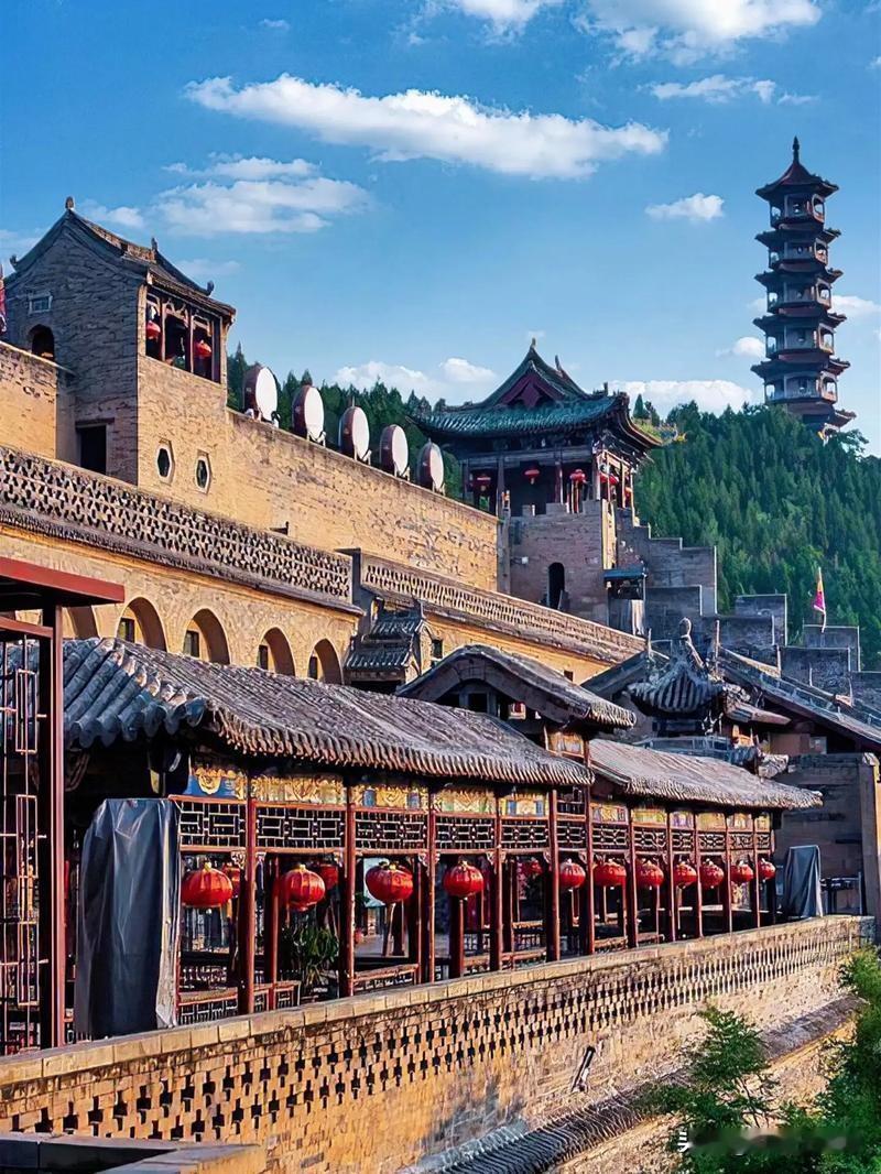 山西晋城是一个拥有悠久历史的旅游城市，有很多经典旅游景区
1、地标建筑打卡地‌：