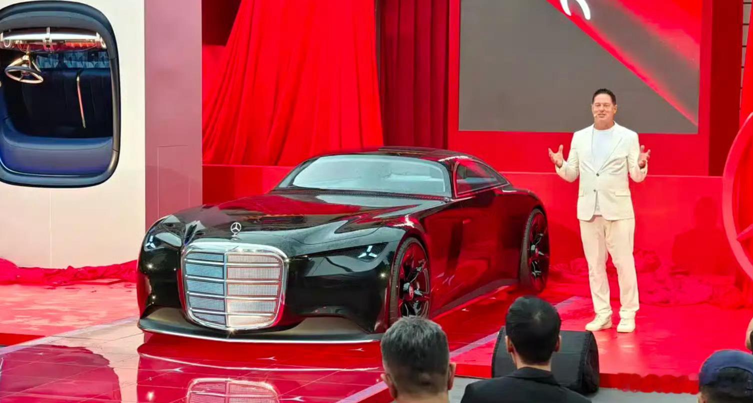奔驰Vision Iconic概念车全球首发有种历史和未来的交织、碰撞感~ ​​