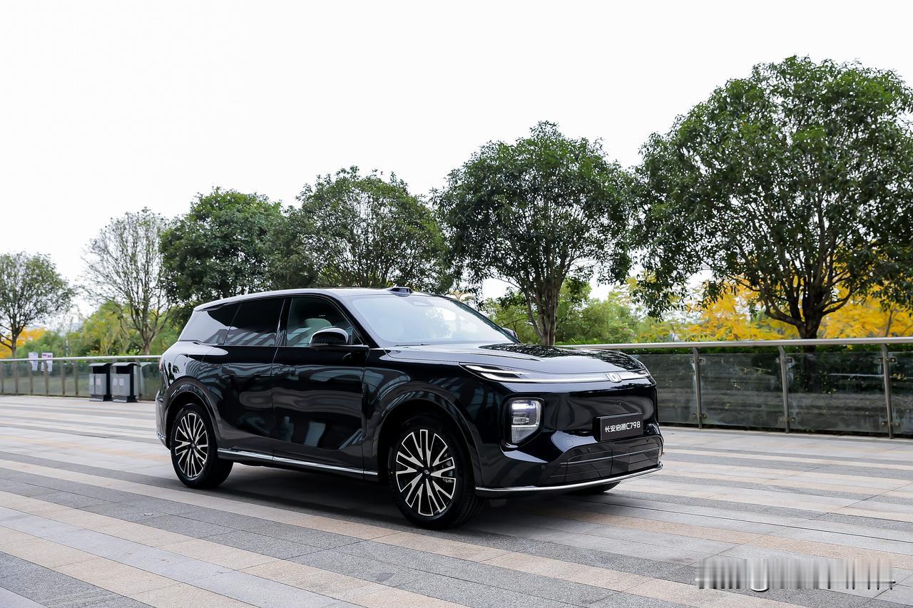 长安启源C798，一开始我还以为是一款大型SUV，对标理想L9、问界M9那种，后