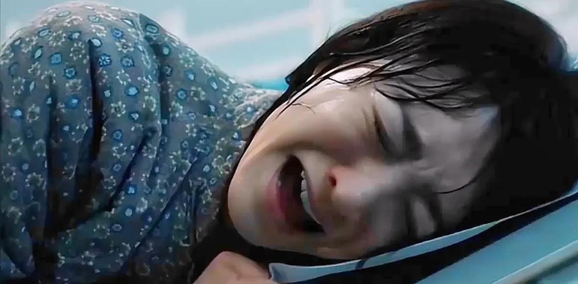 这两天鼻炎犯了，晚上睡觉总是醒，鼻涕老是不自觉地流出，眼泪也总是不争气，喷嚏更是