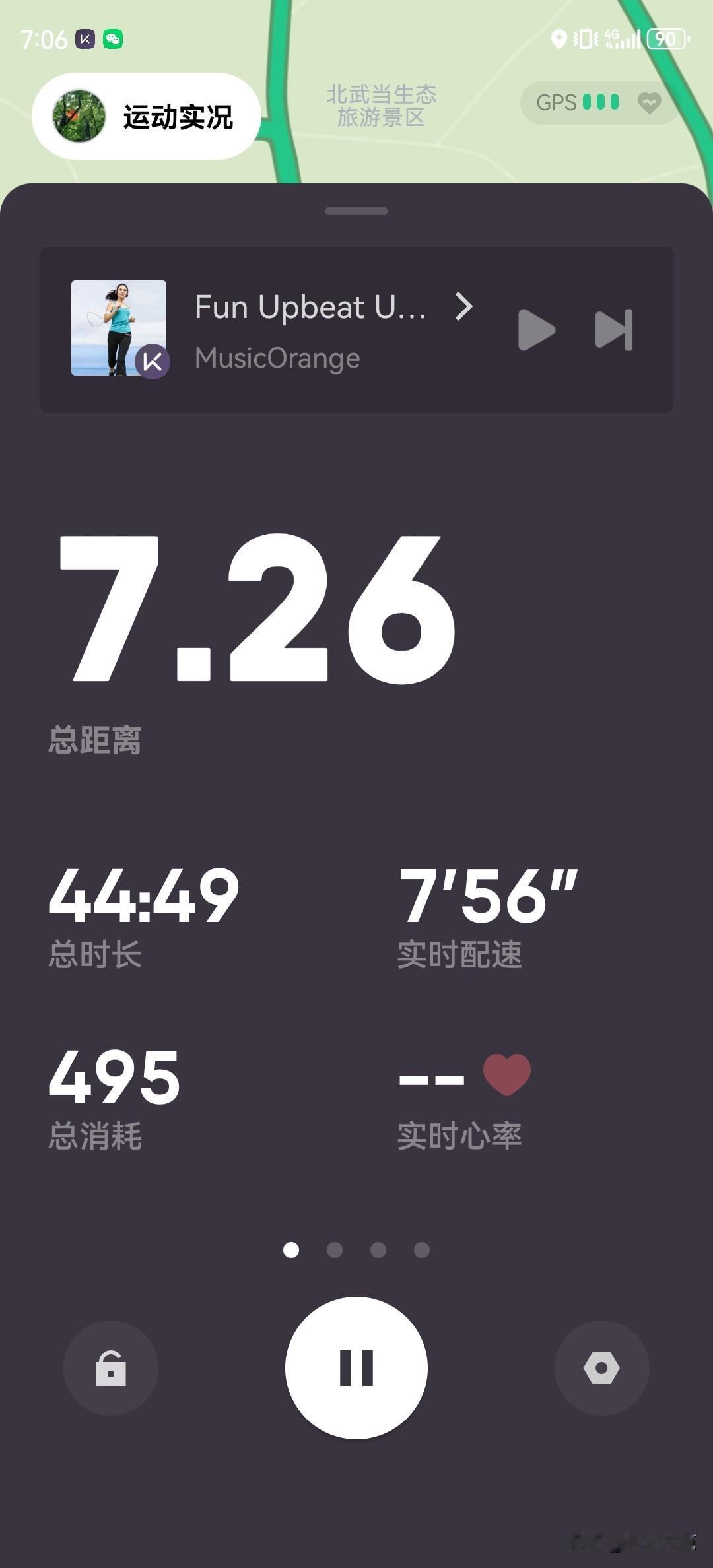 “时间是带走我的河流”
杨絮漫天的时节
我拒绝做一粒沙
模仿雪花随意飘扬
非要把