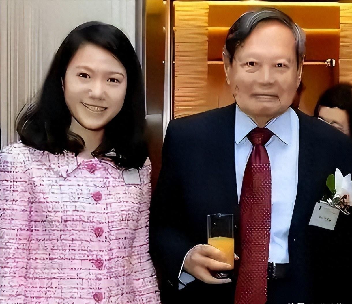 翁帆携37箱移民英国遭实锤？杨振宁18亿遗产去向曝光，清华老友含泪说出隐情 