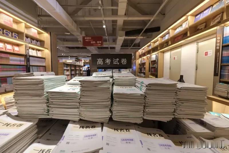 高考是人生的一个重要转折点。我还记得当年我参加高考的时候，那紧张的氛围仿佛还在眼