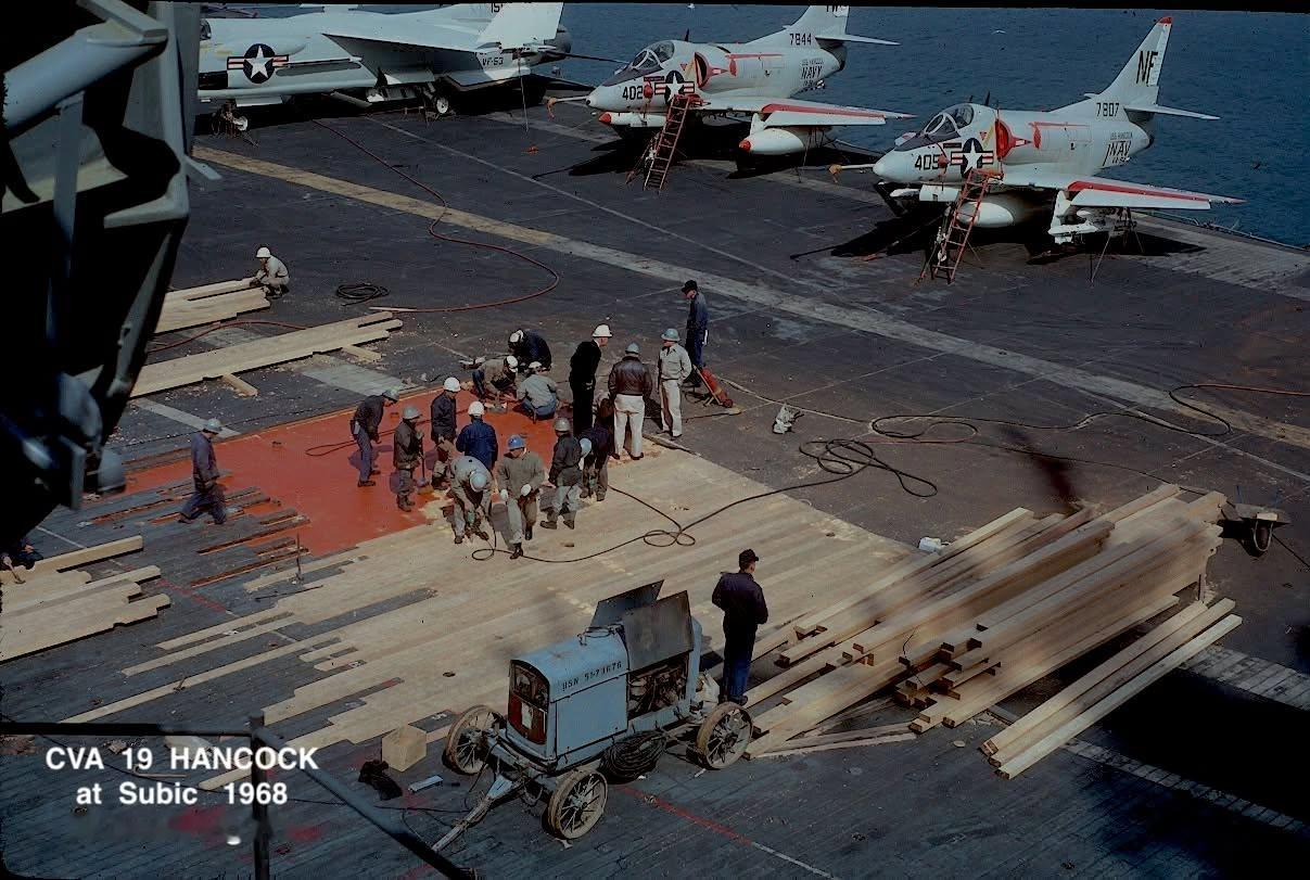 1968年，菲律宾苏比克湾。MD一等人CVA-19“汉考克”号航空母舰正在进行飞