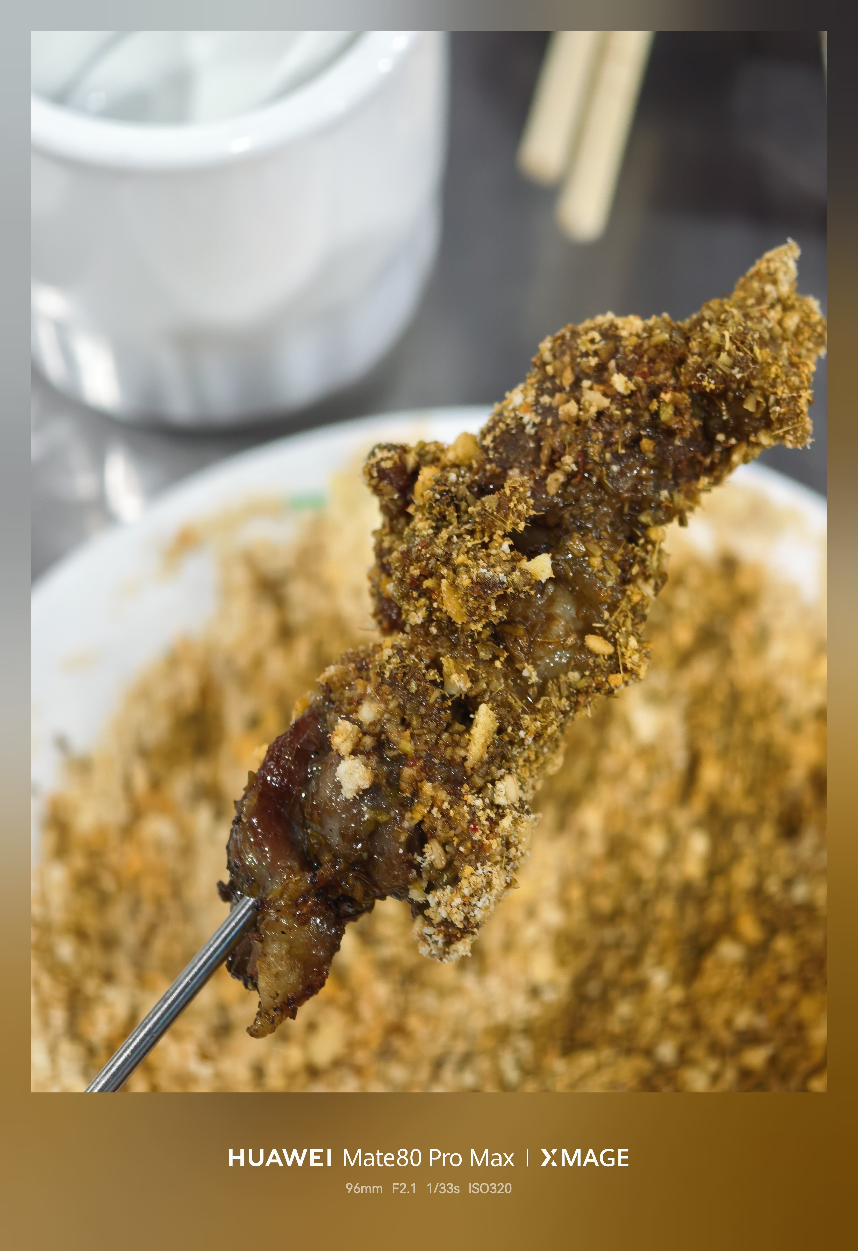 这口油滋滋的淄博烤串，我先干为敬！这个点，你们饿了不