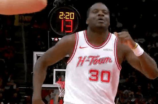 卡佩拉跳舞很好看！都能大杀四方了，篮下打进2+1高兴




卡佩拉这场比赛打的