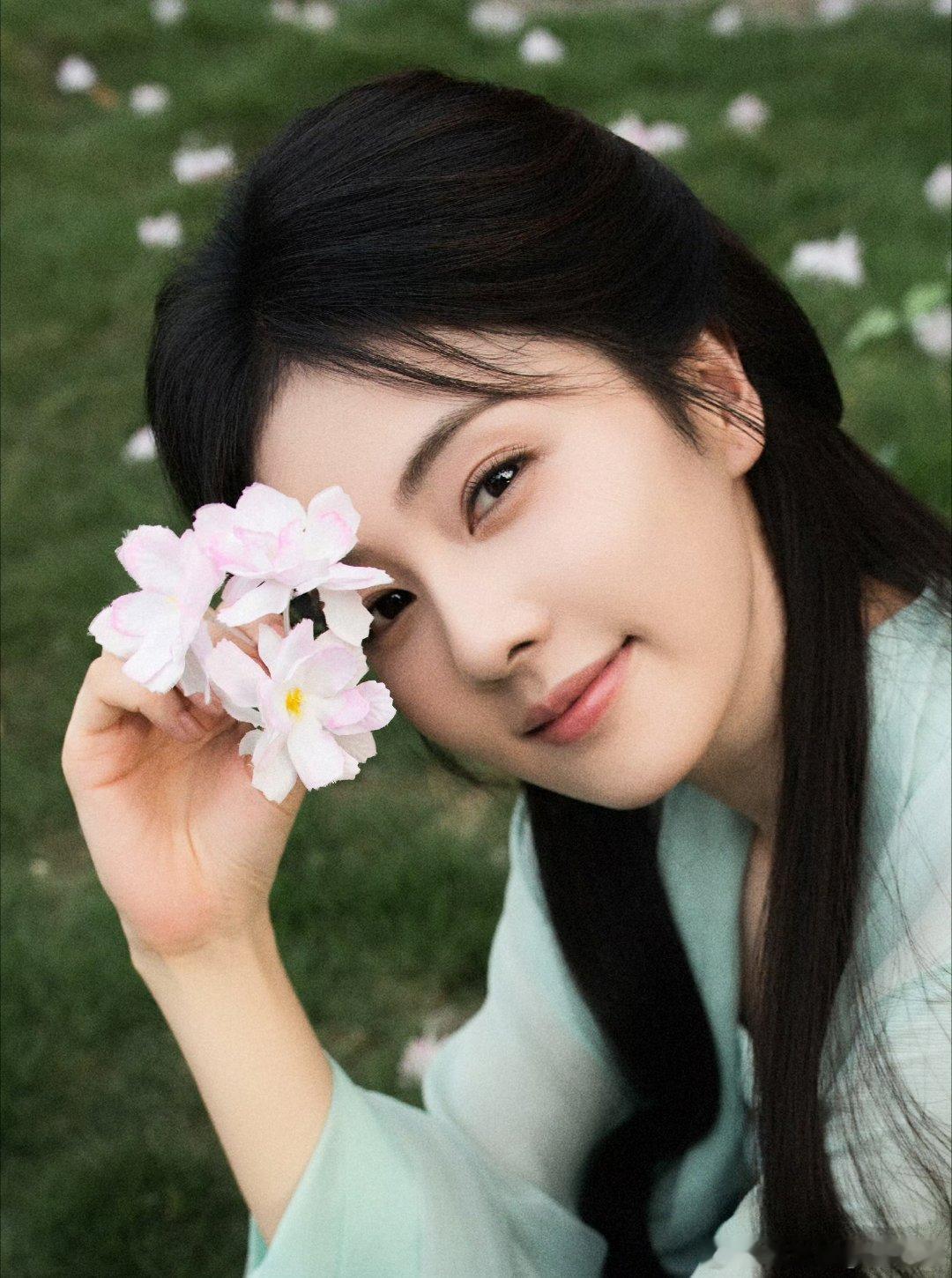丞磊镜头下的白鹿，好会拍啊，早日见到墨修尧[爱慕][爱慕] ​​​