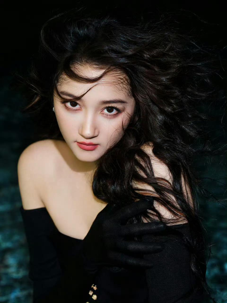 关晓彤第二套好辣 越简单越美，格格的底子无需过多装饰[馋嘴] ​​​