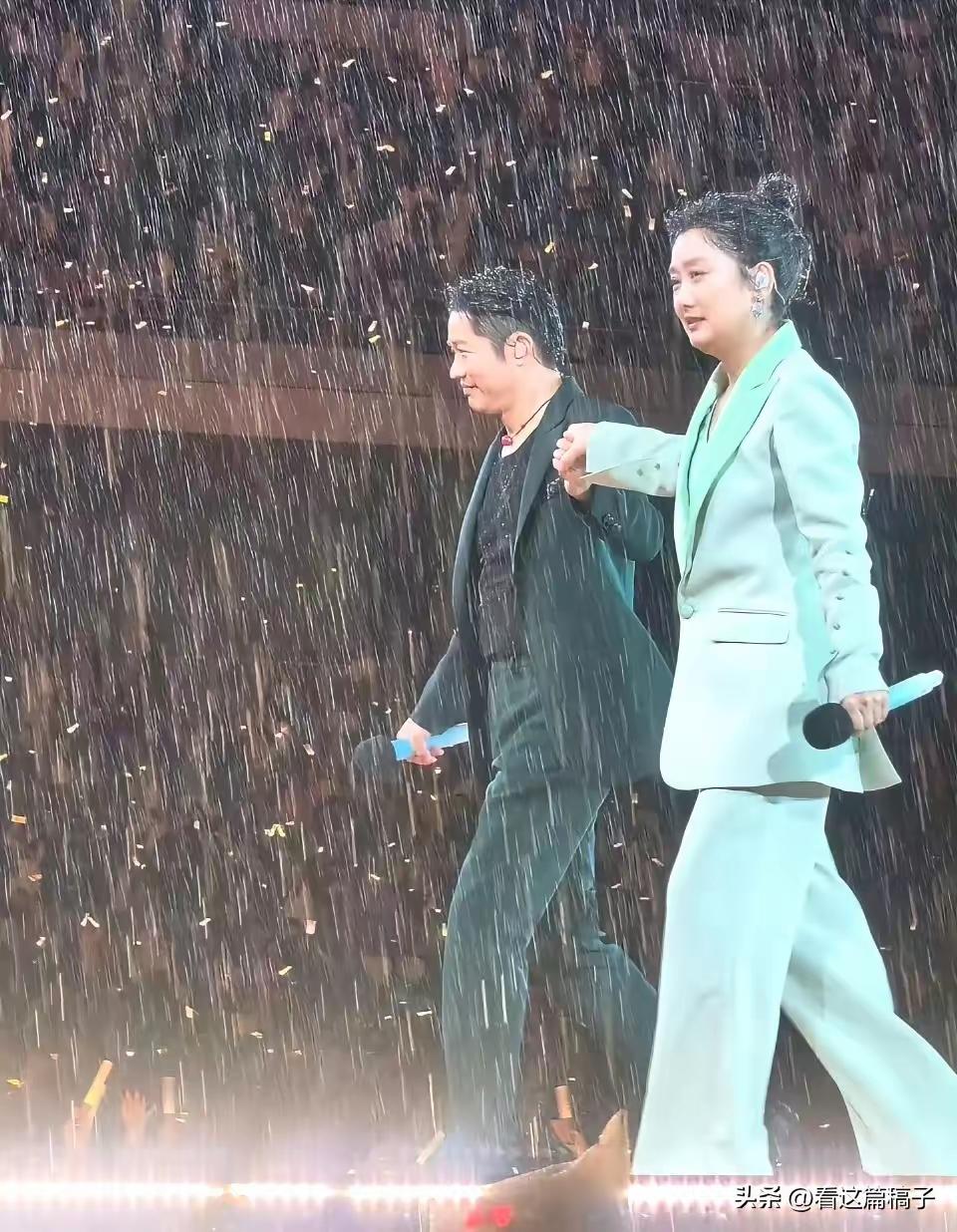 玲花的唇语终于被扒出来了！看完真的又好笑又好嗑。
 
曾毅在厦门演唱会现场一把扔