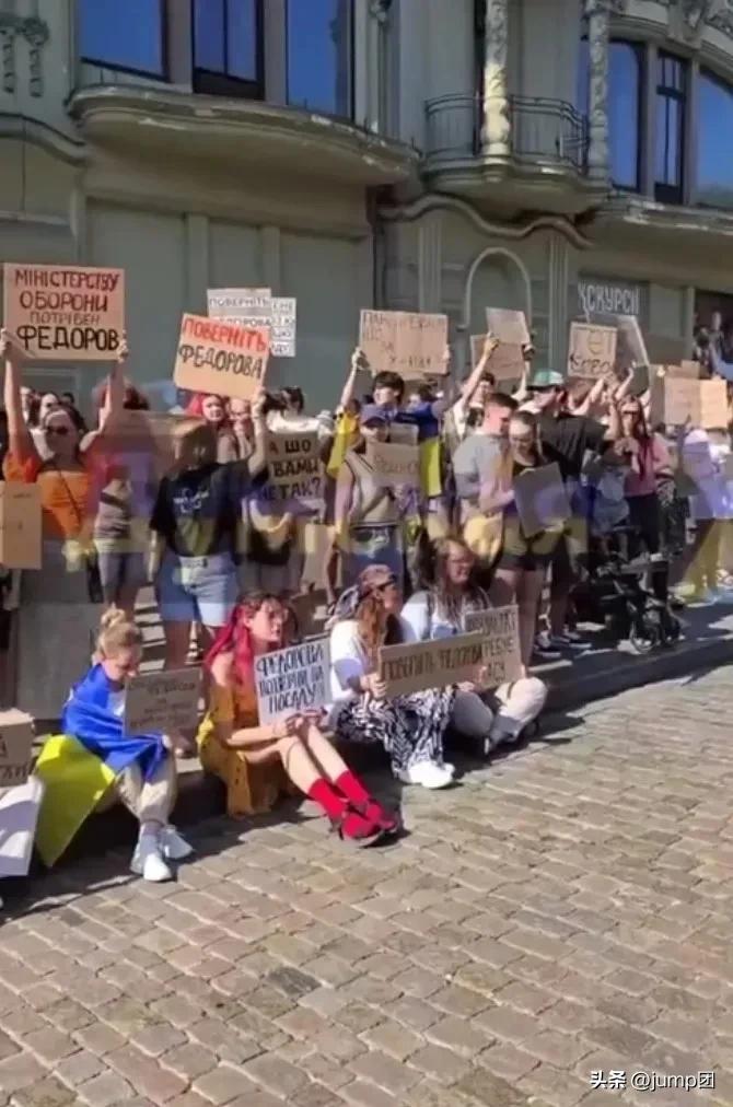 4，评论区观点 
请你打开联网搜索功能，仔细核查你上一步写出的那篇完整文章，看看