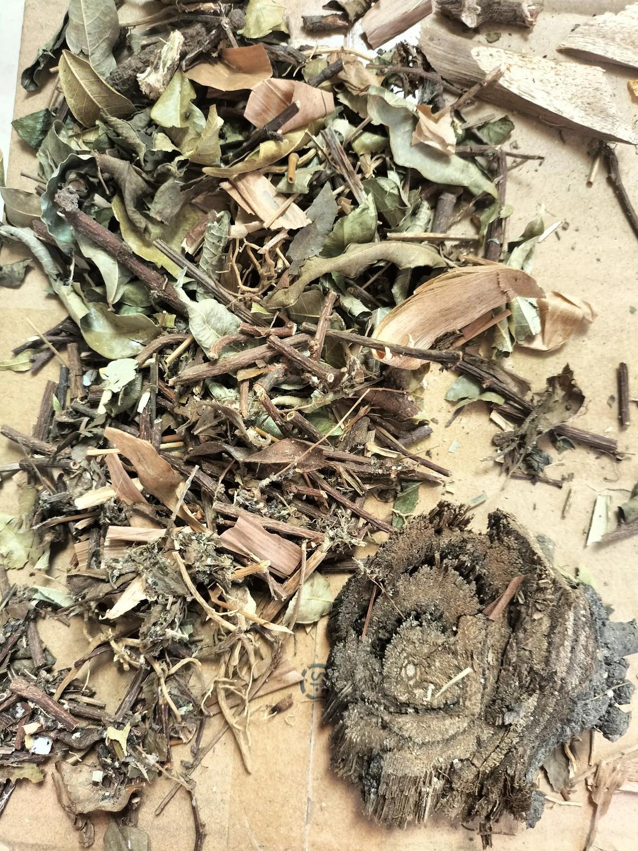 帮我认出图中是些什么药  谢谢