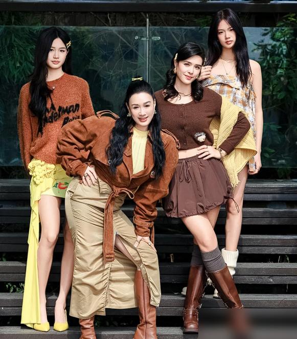 看到钟丽缇说想让女儿上清北。
​
我好奇查了一下她的小女儿考拉。
​
难怪她有底