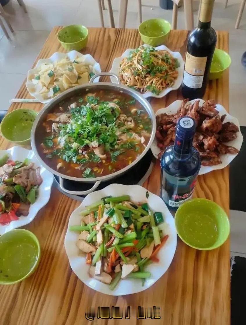 家人们，六个人的饭局，我准备的这酒，你们觉得是不是差点意思？