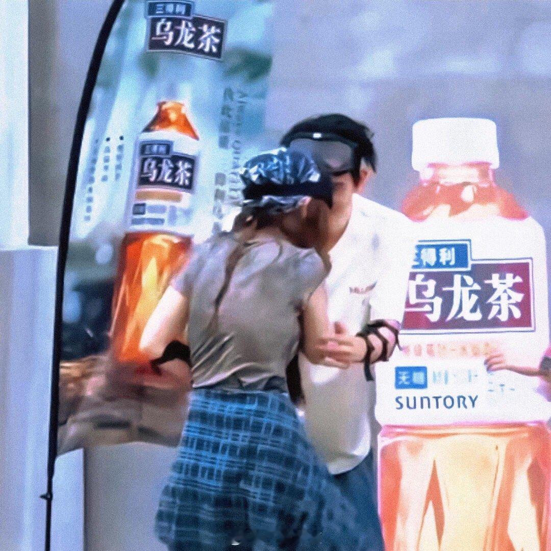 辛迪瑞拉[超话]  担心紧张得直接上手的一个小男孩 ​​​